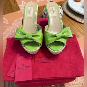Valentino Garavani Mena Espadrille Wedge Sandal Size 36 Bow Green Patent Leather